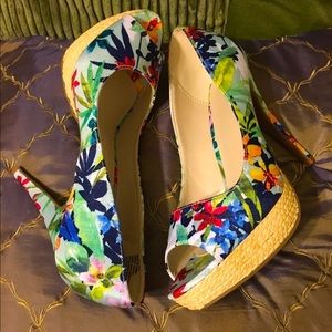 New Floral Peep Toe 4” Heels Sz10M